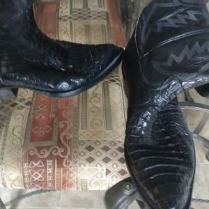 Crocodile cowboy boots